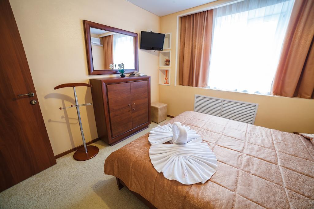 City Hotel Gomel Room photo